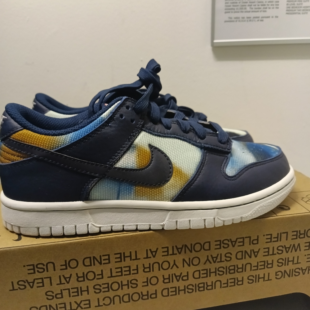Nike dunk graffiti size 5y